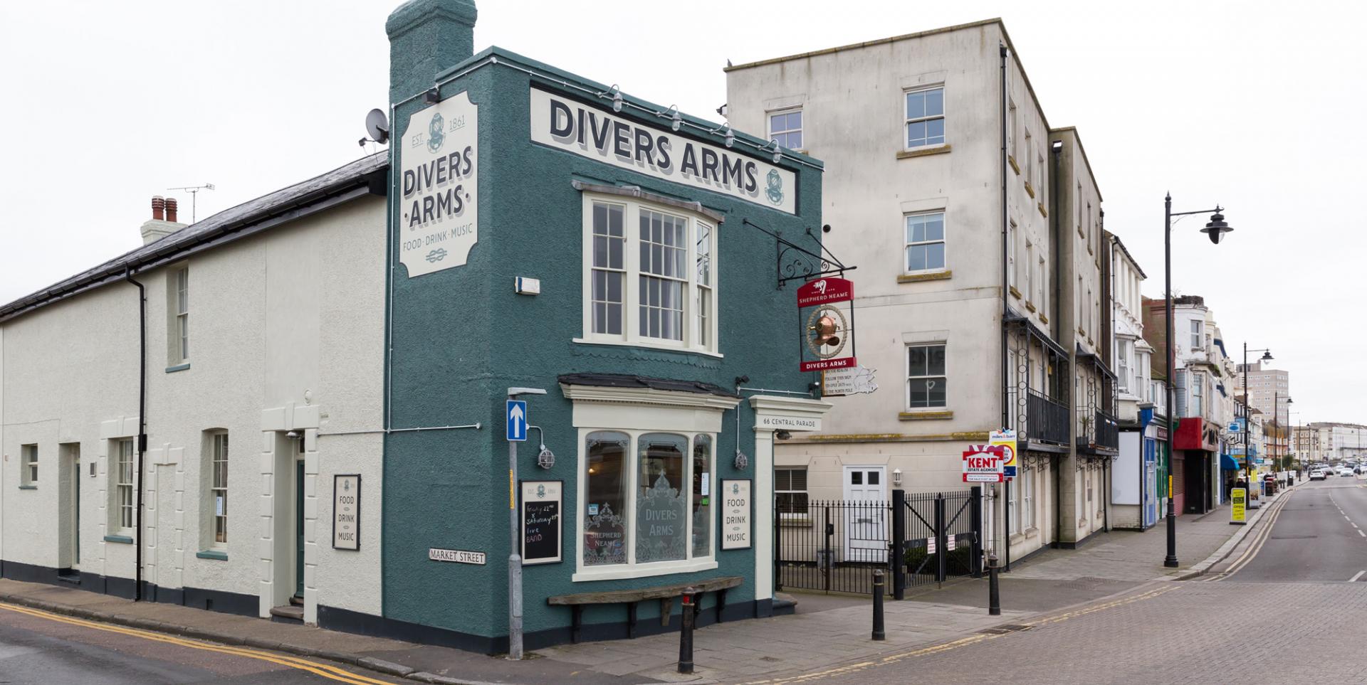 Divers Arms
